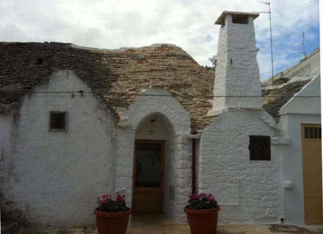 Beautiful ancient townhouse with trullo Ref 202