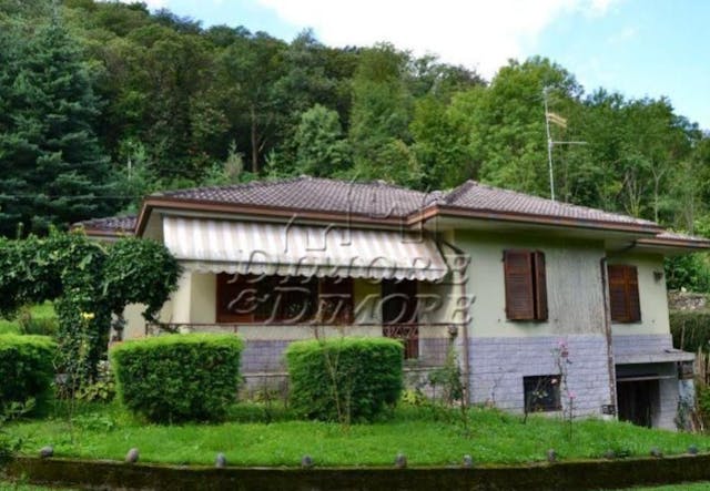 3-bedroom villa with lake view to restore in Orta San Giulio   Ref:A0154