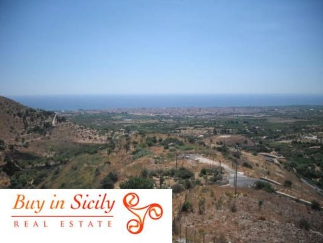 113-acre sea-view plot of land with rustic buildings in Sicily Ref 015-14