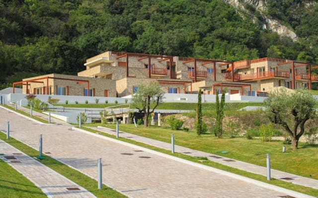2-bedroom Lake Iseo apartment in residential complex Ref 3929