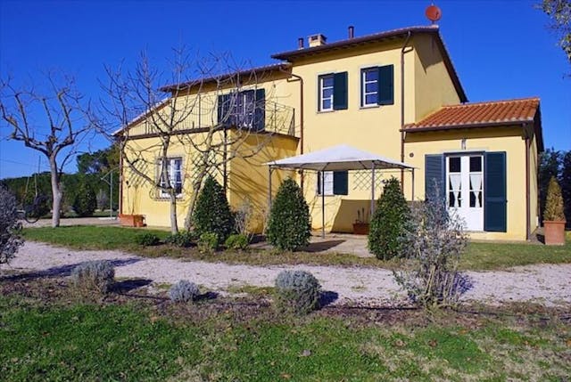 Completely restored farmhouse with garden in Umbria Ref: RC16