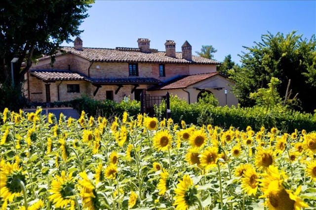 Restored 6-bedroom farmhouse with views in Umbria, Ref: RC82