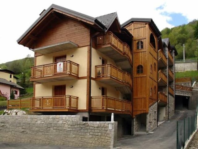 Lovely restored penthouse close to the mountains in Lombardy      ref APT 15- Ponte di Legno