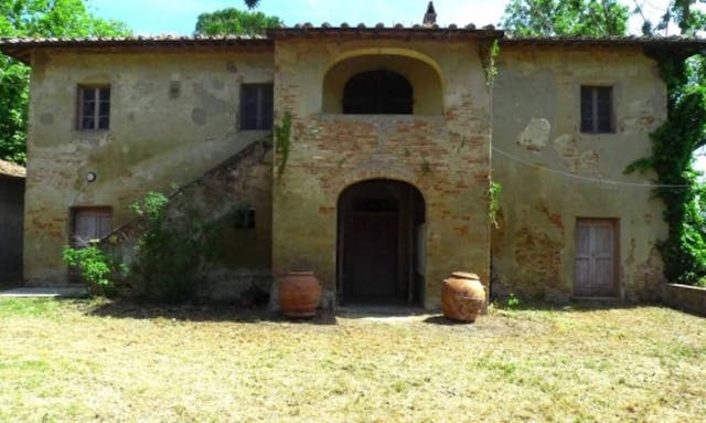 Farmhouse in the heart of Tuscany Ref C245
