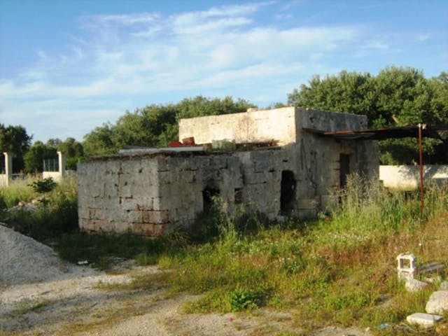 Country house to be restored in Puglia     ref 557
