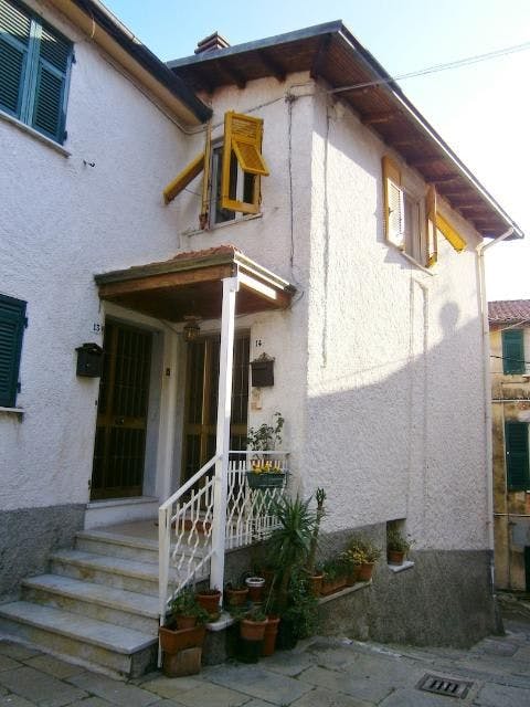 2-bedroom townhouse in Liguria Ref: CAS0025