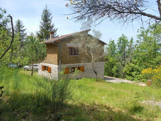 Lake-view townhouse in Umbria Ref: V201