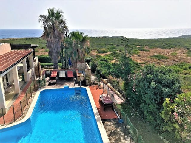 Sea-view 6-bedroom home with pool and annex in Sicily Ref: 066-17