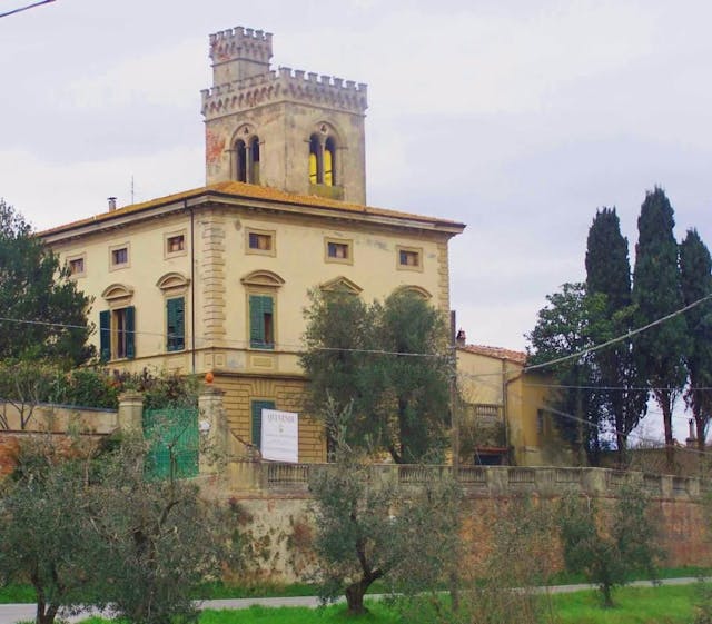 Stately Tuscan villa with towers Ref: RXB01