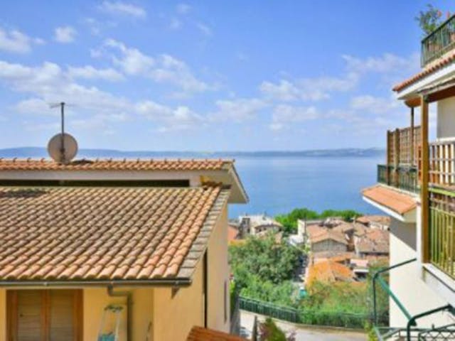 Lake-view apartment near Rome ref: TRE32