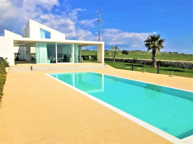 Newly built villa with wide garden and swimming pool - Ref: 082-20