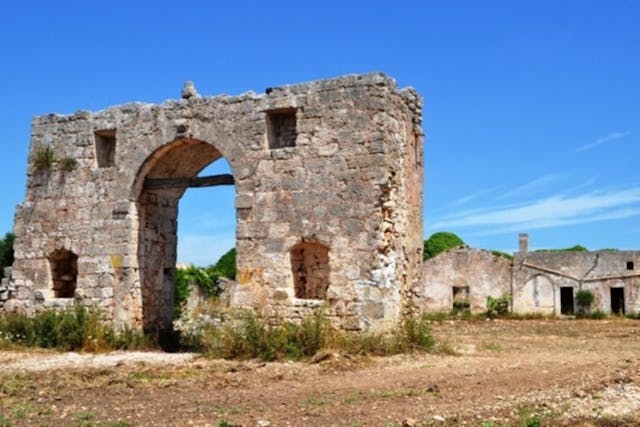 17th century masseria to restore in Puglia Ref: 446