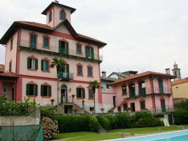 Epochal Villa in Arizzano Ref: A040