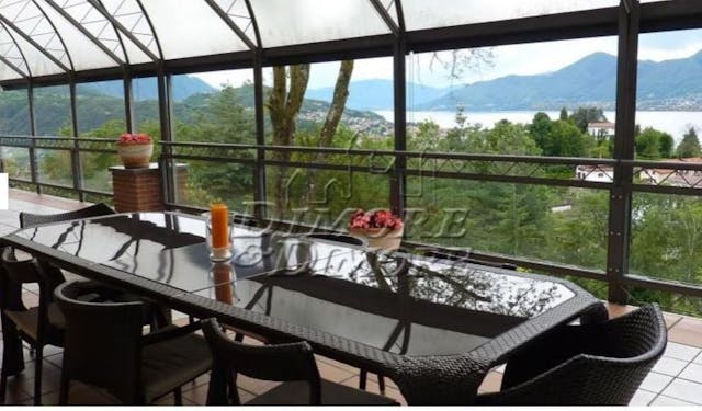 5 bedroom villa in Luino, with panoramic view of the lake Maggiore   Ref:A0273