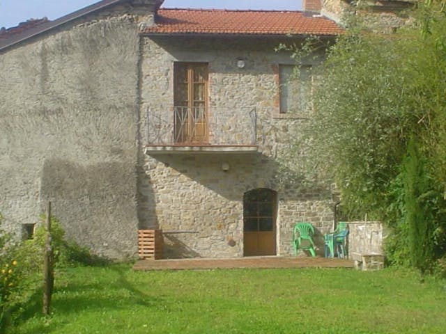 Renovated stone-built house with garden Ref 948