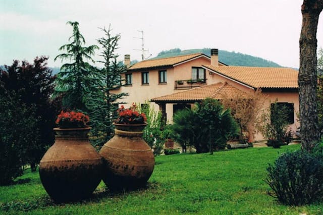 6-bedroom villa in the hills of Todi, Umbria Ref: 553