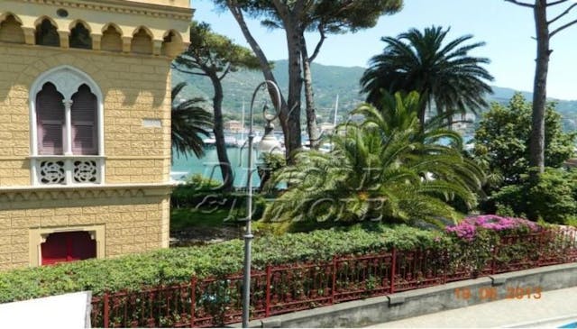 Sea-view detached villa in Rapallo Ref D053
