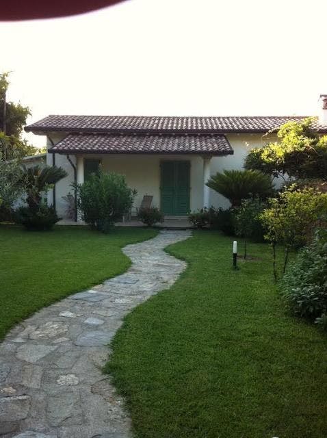 Semi-detached villa with private garden Ref V Bifamiliare Seravezza