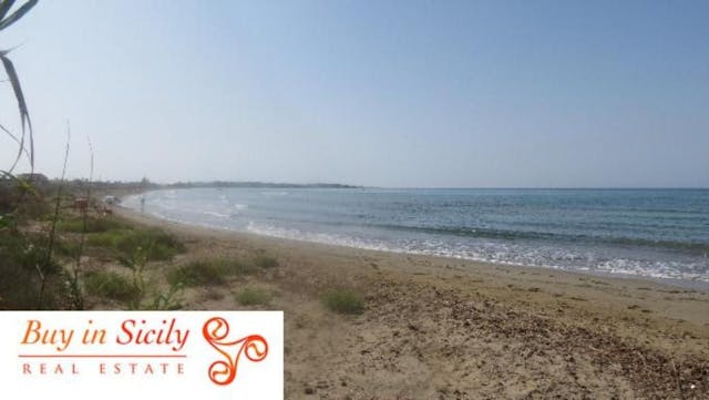Plot of land with direct access to the beach and sea views Ref 075-14