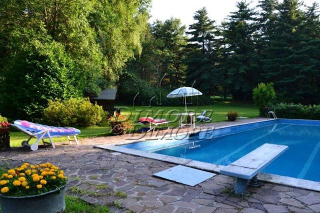 Prestigious villa with swimming pool and large private park Ref A035