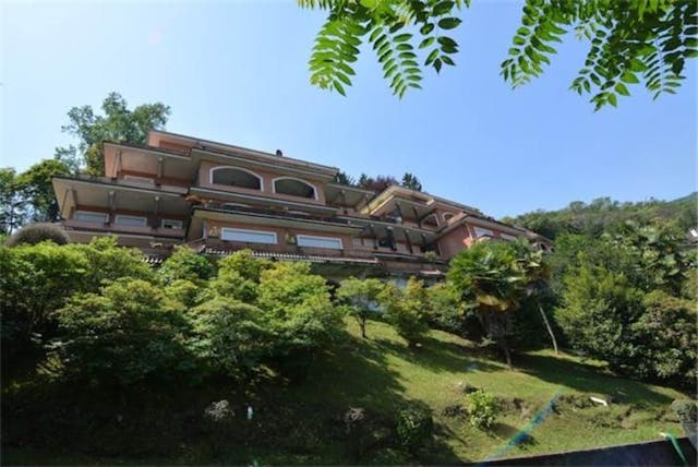 Top floor apartment with view over the Lake Maggiore and wide terrace. Ref P057