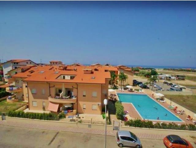 Apartment close to the beach with swimming pool and garden. Ref 728