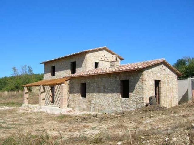 Villa to be finished surrounded by Umbrian countryside. Ref 312