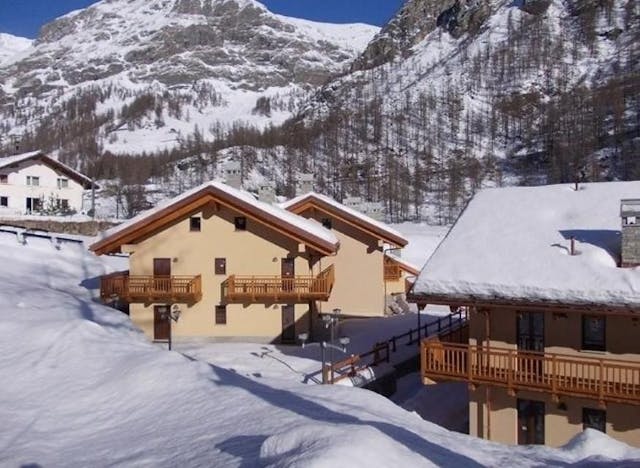 Monte Rosa-view apartment 300 meters from ski slopes. Ref 12/3996