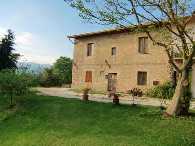 Semi-detached country house with land in Umbria Ref: PC1140