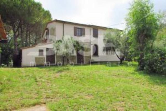 Restored 3-bedroom house with land in Tuscany Ref: P1675