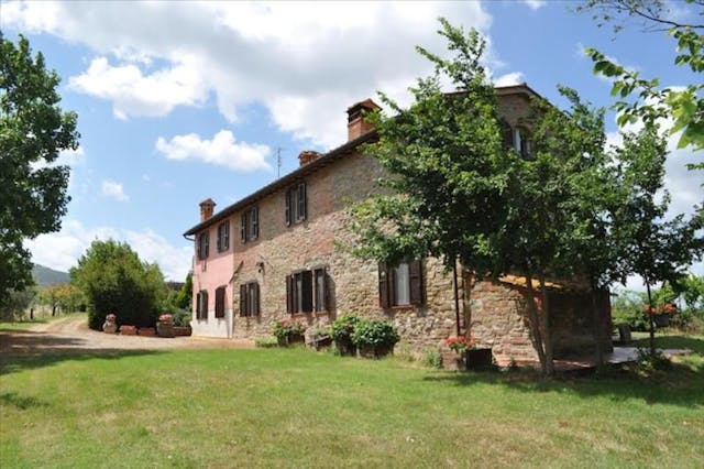 Restored farmhouse with land in Umbria Ref: RC71