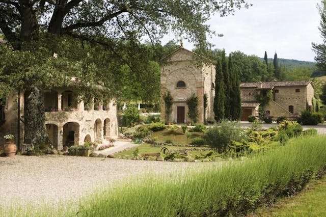 12-bedroom farmhouse estate with pool in Umbria, Ref: IP2