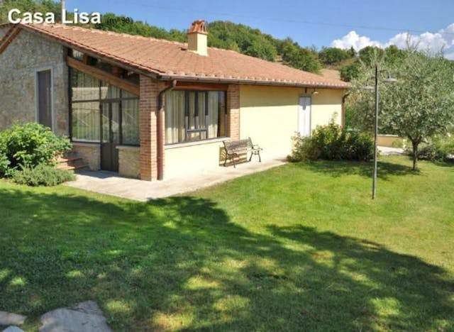 Detached Tuscan cottage with communal swimming pool Ref: Casa Lisa