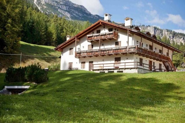 Luxury 6-bedroom Italian Alps chalet property Ref: LB1174