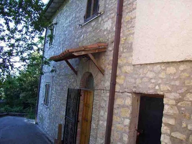 House in Umbria Ref: 19404