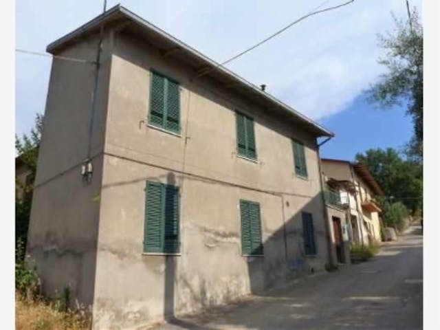 4-bedroom home in Umbria to restore Ref: PCGPC