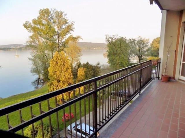 Lakefront Lake Maggiore apartment Ref: ARO120