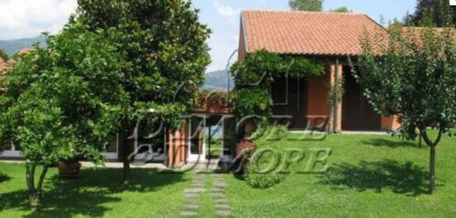 70s villa with private access to the lake Ref A0316
