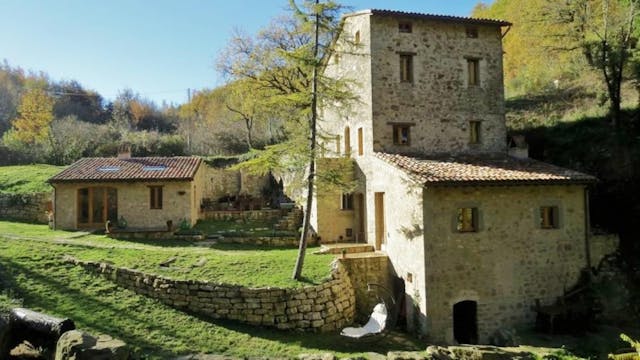 Restored millhouse in Umbria with 2 annexes Ref: ENC62