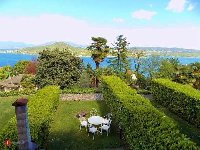 Lake Maggiore lake-view villa Ref: ARO30-17