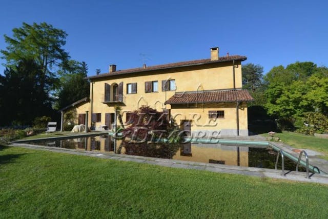 Estate with 2 villas on Lake Maggiore Ref: D148