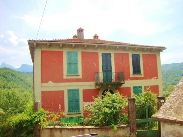 Detached Art Nouveau villa in Tuscany Ref: 1835