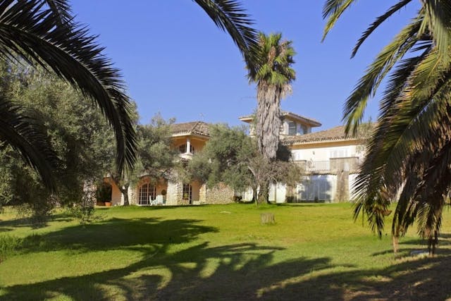 11-bedroom villa near beach in Sicily Ref: L029-17