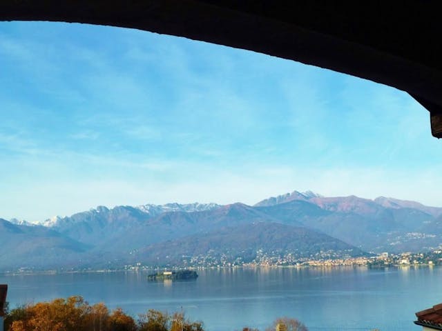 Lake-view Lake Maggiore villa Ref: PRC09