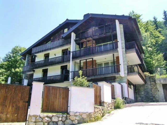 2-bedroom mountain-view apartment near ski slopes Ref: IDL002