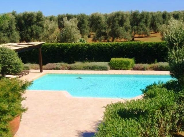 Restored detached villa with pool in Puglia Ref: 410