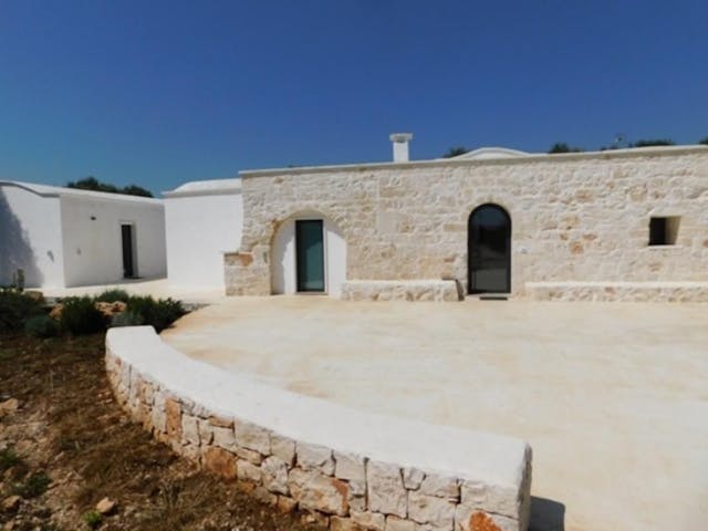 Furnished stone-built villa with separate guesthouse in Puglia Ref: 699