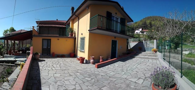Partly furnished 5-bedrom villa estate with annex and garden in Liguria Ref: CAS0021