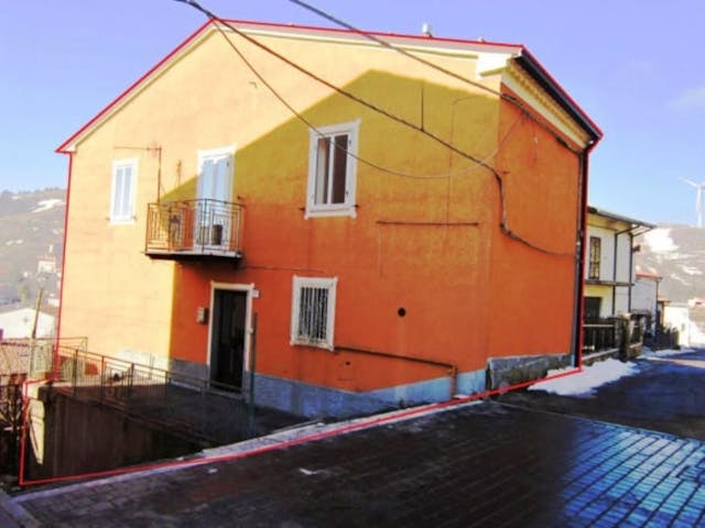 Detached 3-storey townhouse in Abruzzo Ref: 150-19