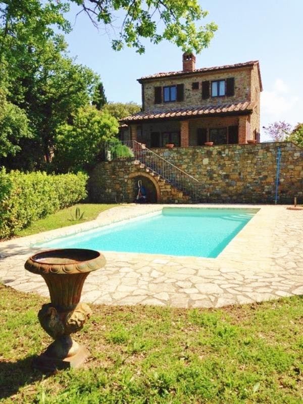 Detached country house with pool and garden in Tuscany Ref: C48-19